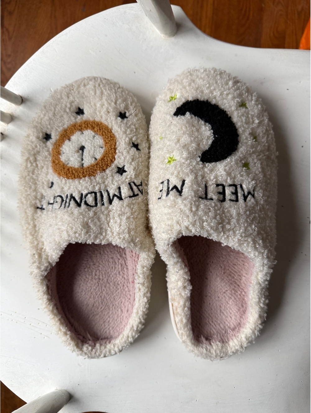 Cozy 'Meet Me at Midnight' Fuzzy Slippers Size 44-45 EU